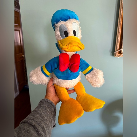 Donald Duck Disney World Authentic Original 18” Stuffed Animal Plush Doll - Picture 1 of 4